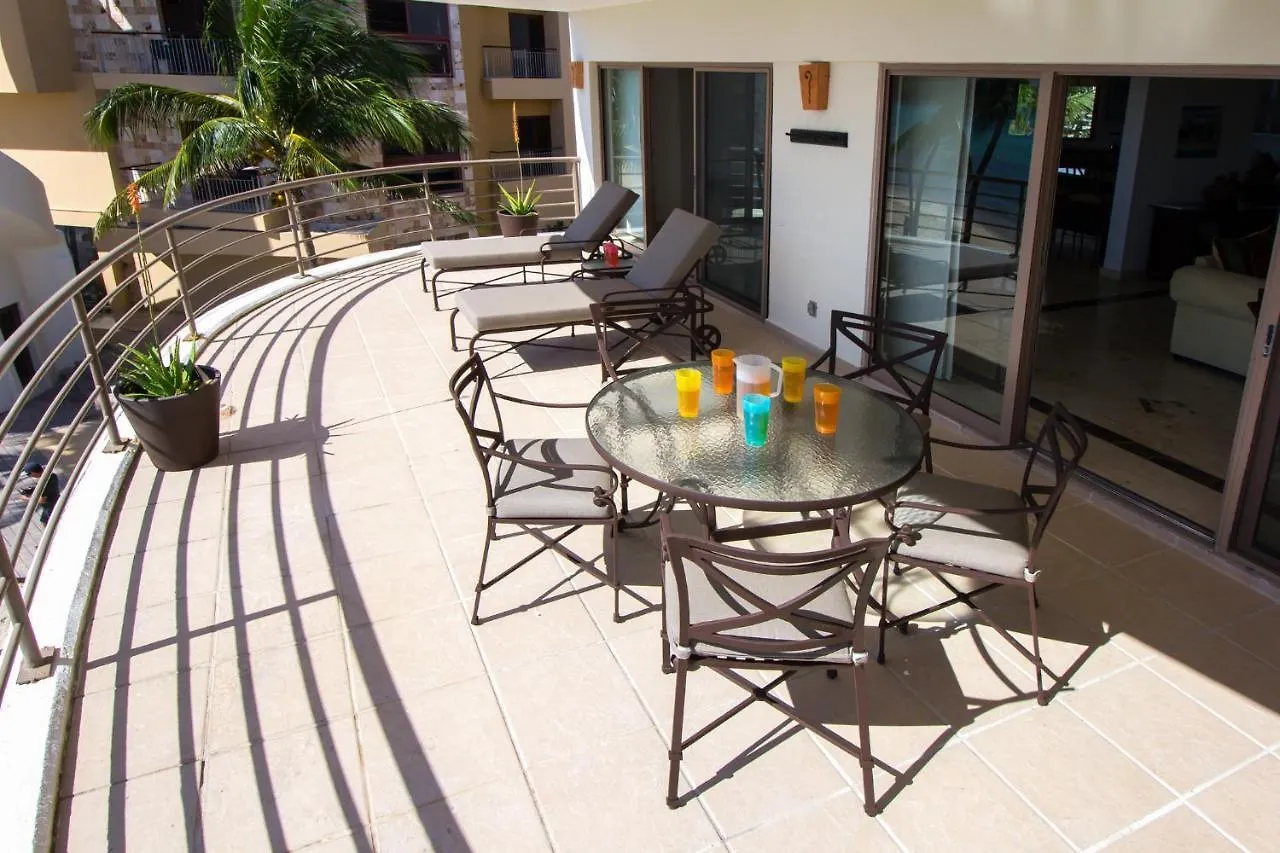 アパート Corto Maltes 205 Ocean Front 2 Bdrs Apt プレヤデルカーメン メキシコ
